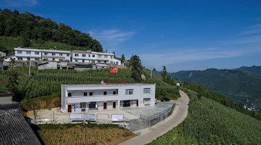 九游会老哥集团出资修建的燕岩村党群服务中心